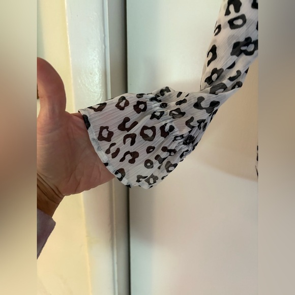 LOFT Black&Cream Ruffled Bib Collar 
Long sleeve Blouse - Picture 2 of 7